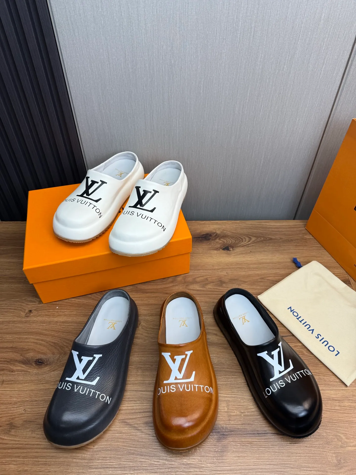 Men's shoes 💰480💰 Lv men's slippers 🩴38-45 size 45 46 🉑️Customized! Full leather slippers: cowhide on the outside, sheepskin on the inside ✅Original outsole⬆️